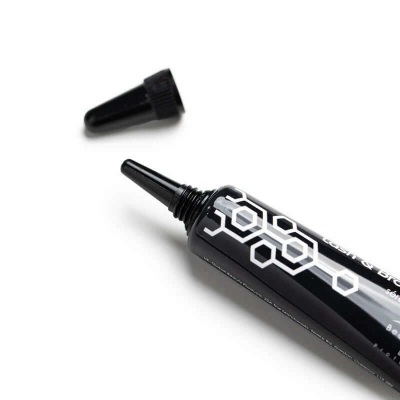 Bonder Squeeze Tube: Professional Lifting Adhesive