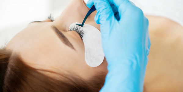 El Mejor Pegamento para Extensiones de Pestañas en España